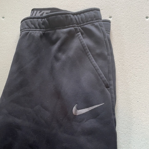 Nike Sweatpants with draw string - Picture 3 of 4